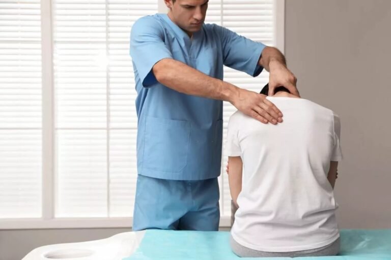 Kyphosis: Causes, Symptoms, Diagnosis & Treatment
