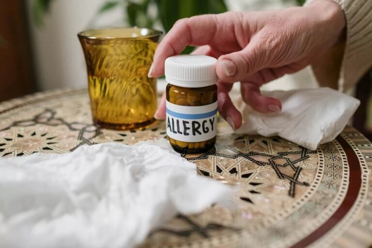 Lidocaine Allergy: Symptoms, Risks, and Safe Alternatives